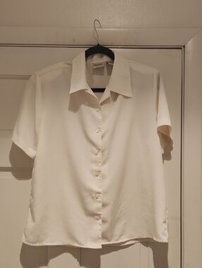 Vintage Laura Gayle Classic Timeless Short-Sleeve Women's Shirt in Cream